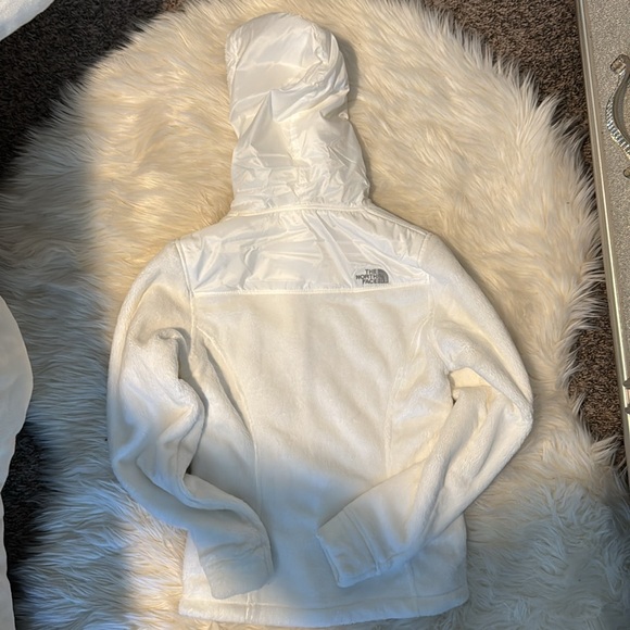 Women’s brand new XS hooded Osito Northface jacket in white! - Picture 4 of 5